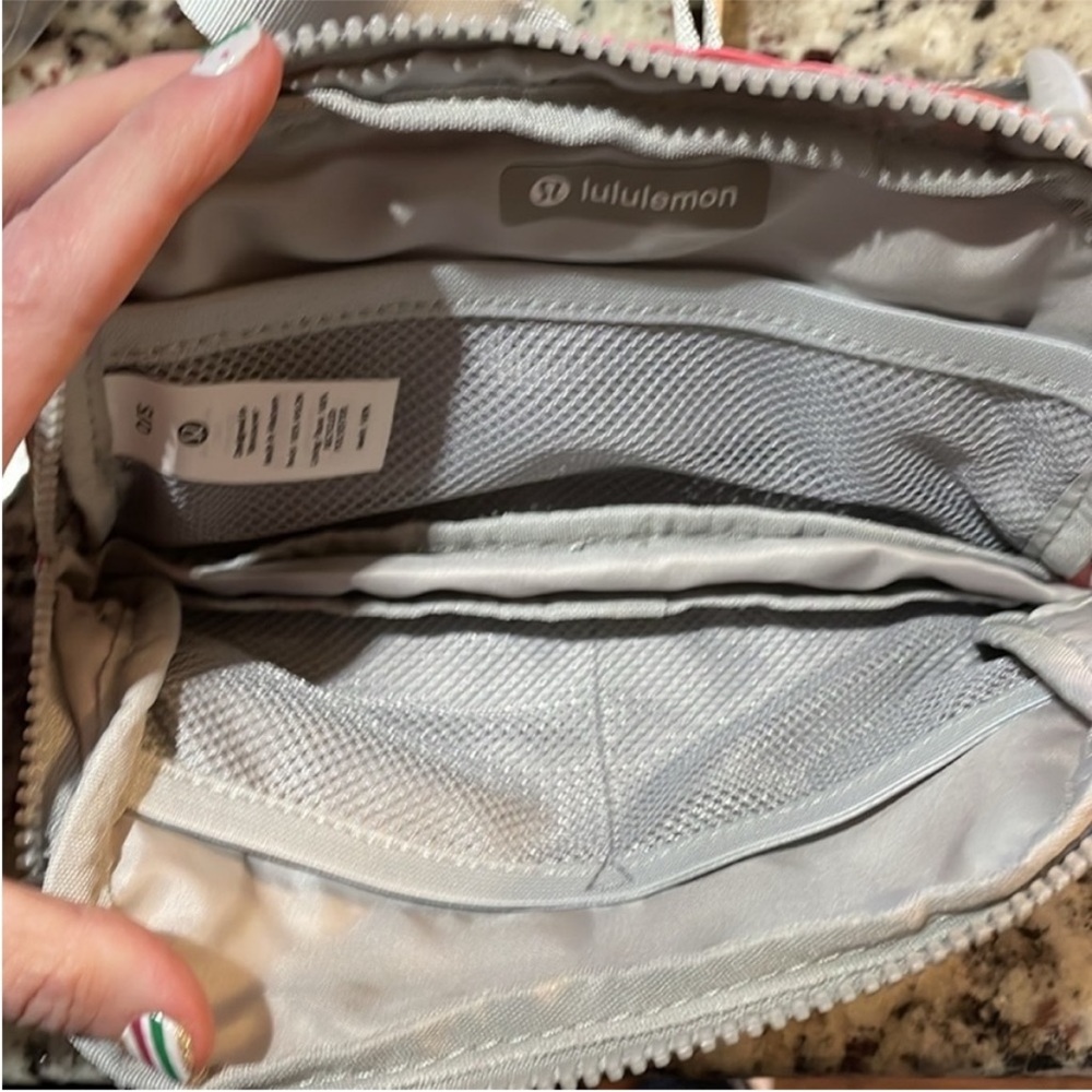 Lululemon Everywhere Belt Bag 1L Prism Wash Limited Edition Rainbow Tie Dye - Picture 6 of 8